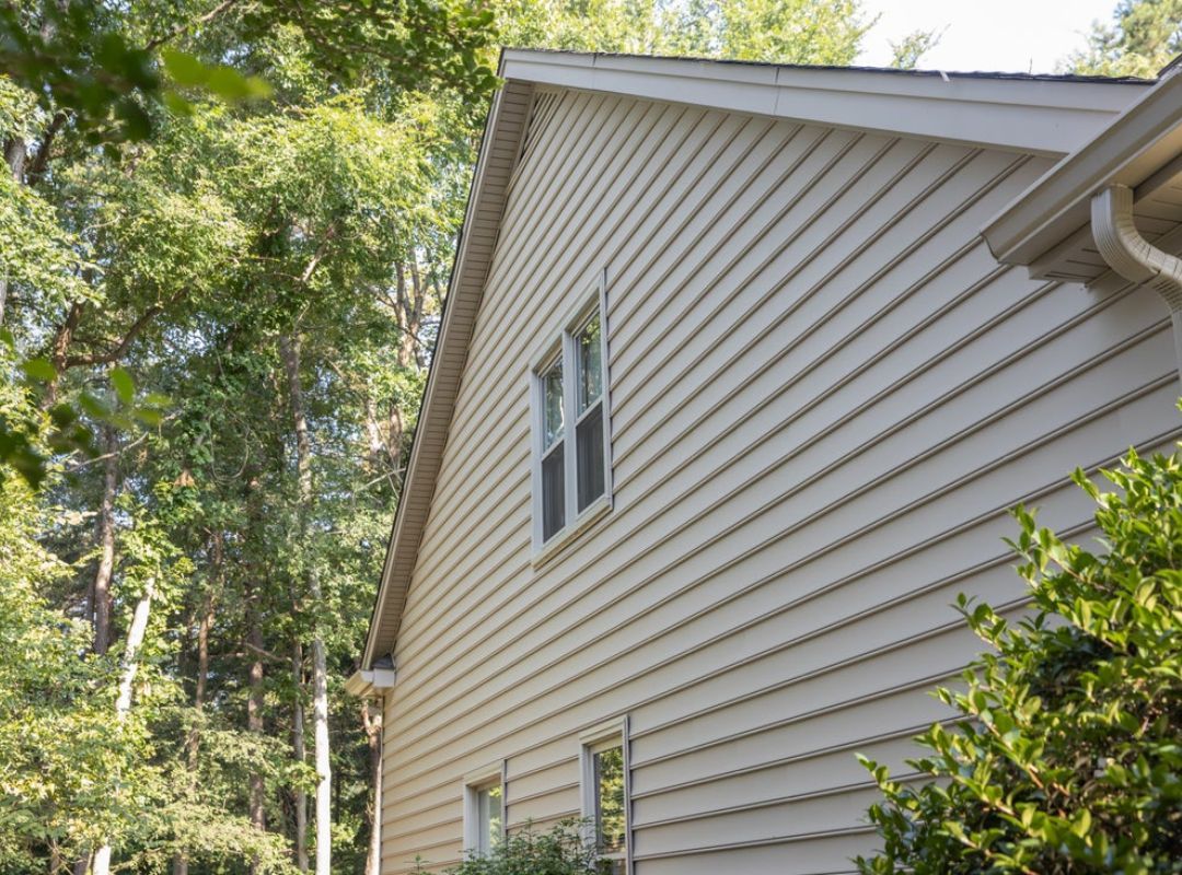 How Louisiana Humidity Can Cause Hidden Damage Behind Exterior Siding