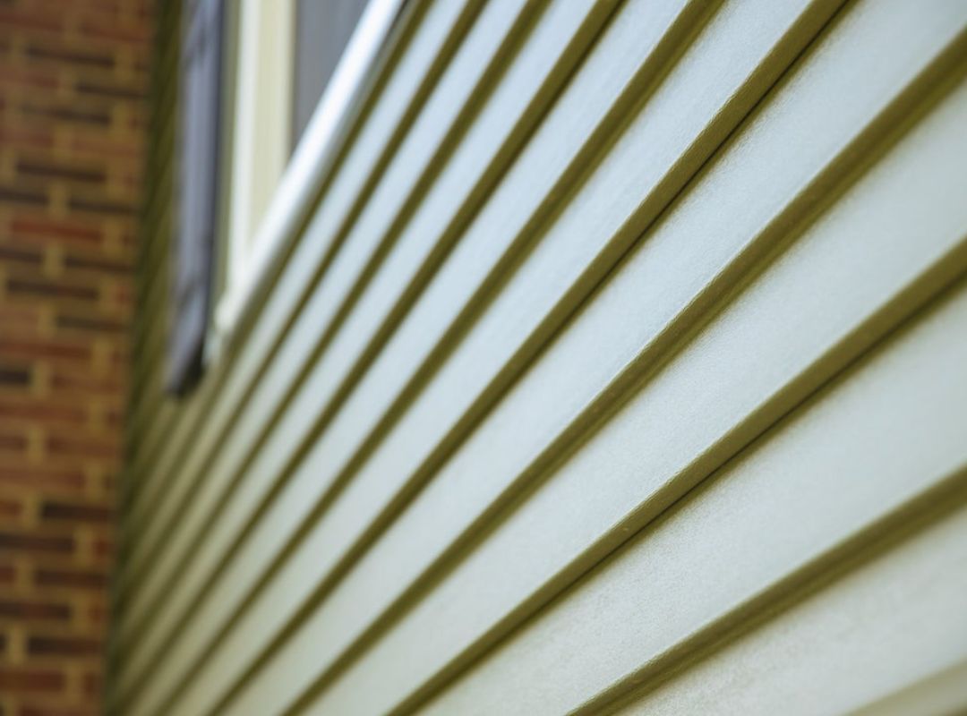 Signs Your Siding Is Allowing Moisture Into Your Walls